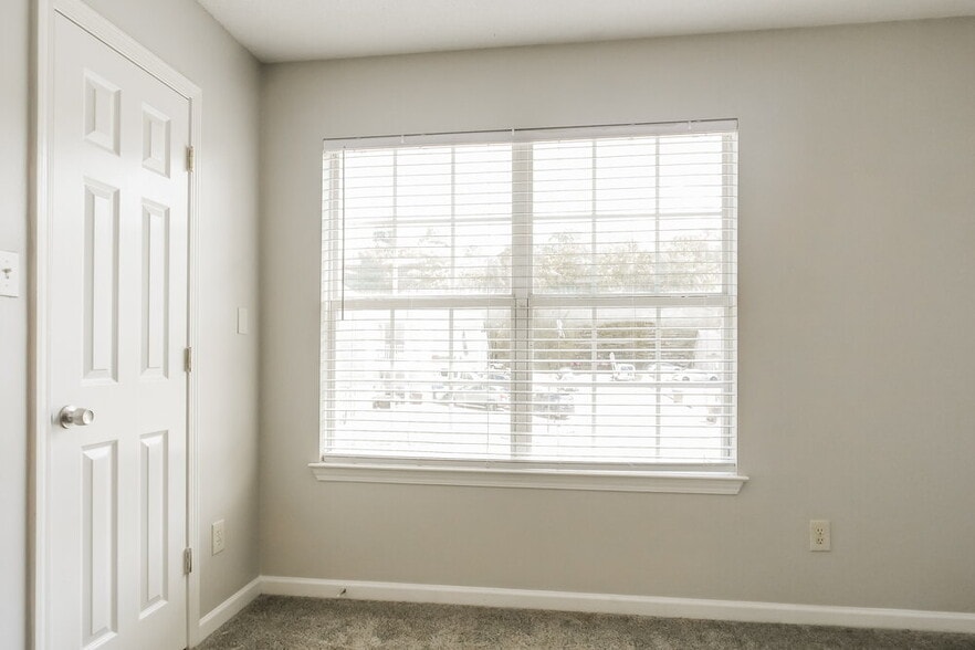 Building Photo - 4551 Blue River Dr
