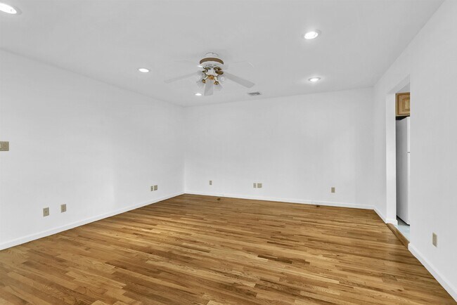 Building Photo - 234 Cliff St