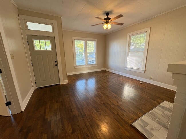 Building Photo - "Charming 4-Bedroom Retreat with 2 Full Baths in the Heart of Martin, TN!"