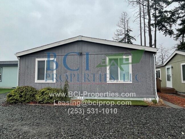 Building Photo - 3 BEDROOM, 2 BATH AVAILABLE $1795.00