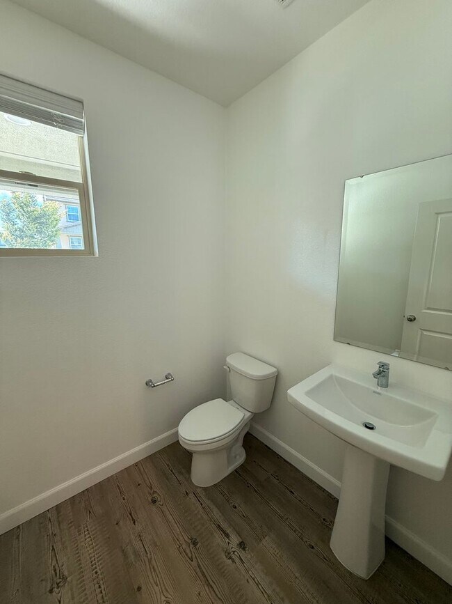 Building Photo - 2460 Cinnabar Dr