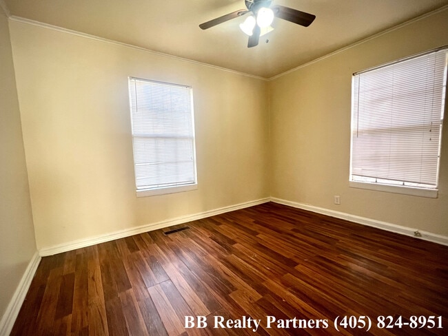 Building Photo - 6721 E 5th St