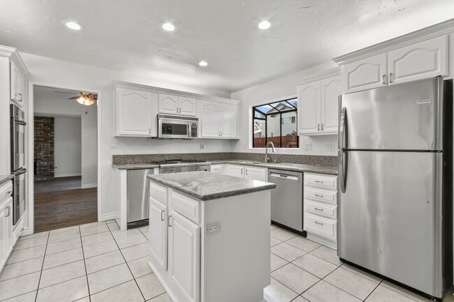 Building Photo - Spacious Detached Home with Private Patio in Prime Tustin Community