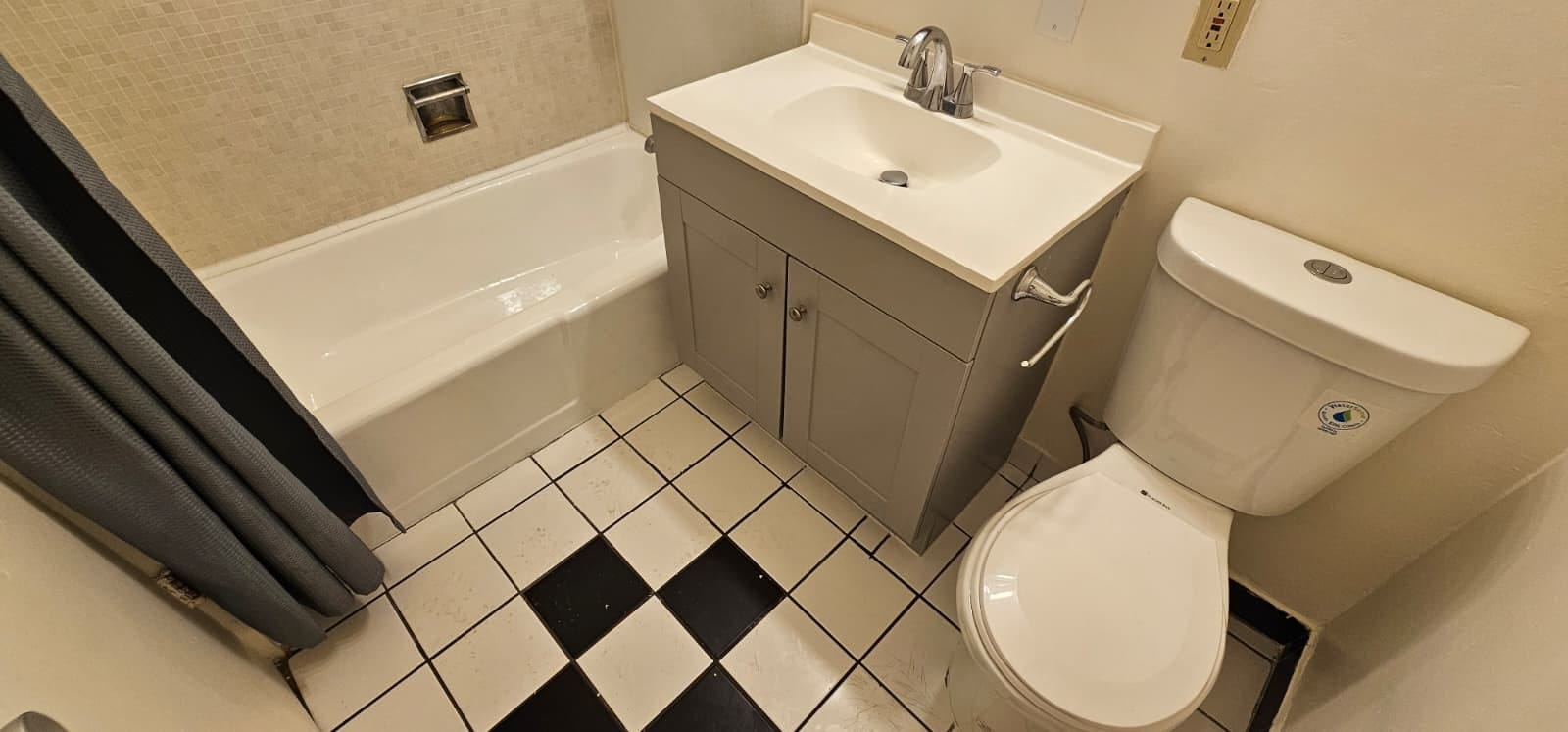 Building Photo - 206 N Beverly Park