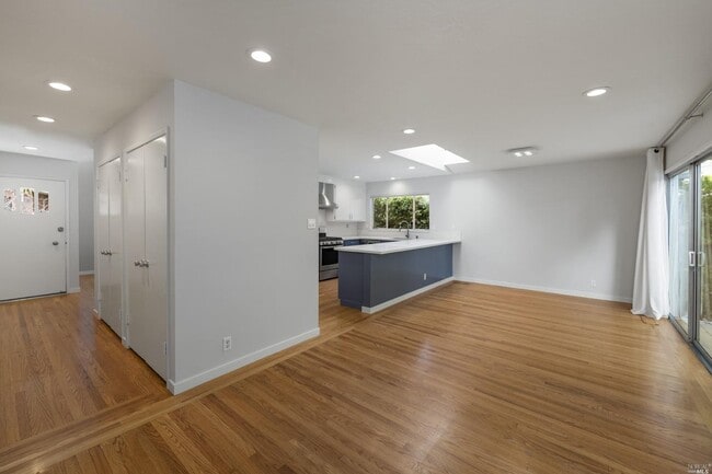 Building Photo - 22 Brennfleck Ave