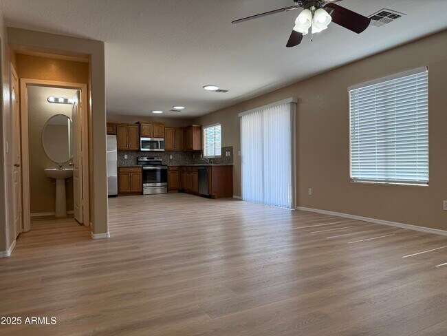 Building Photo - 1821 W Desert Mountain Dr