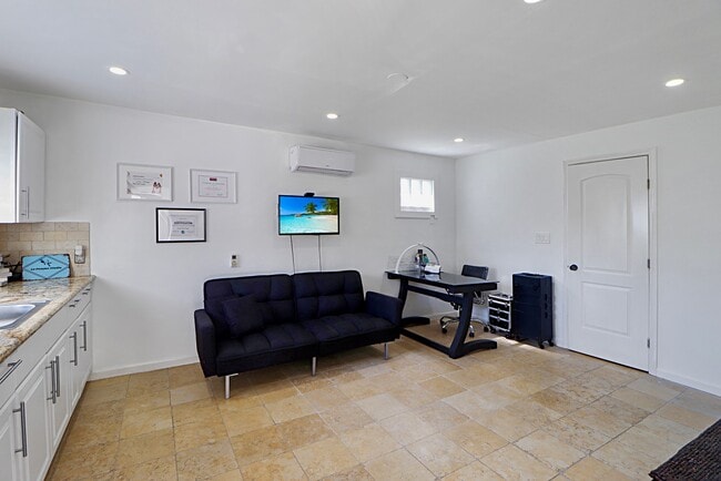 Building Photo - 5951 Yarwell Dr