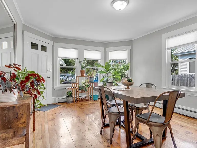 Building Photo - 10 W Elm St