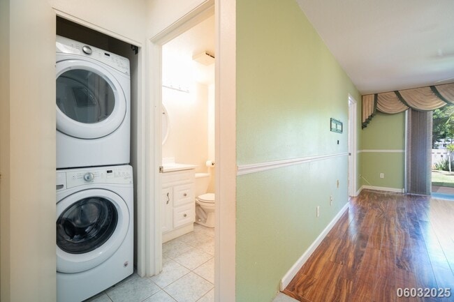 Building Photo - (2 bd / 2 ba / 2 parking Condo in Waikele)