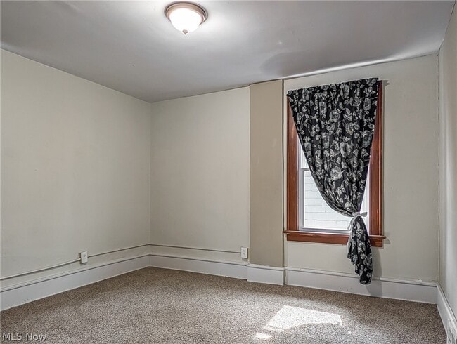 Building Photo - 1268 Pondview Ave