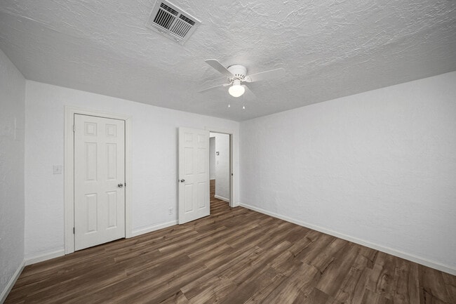 Building Photo - 1702 NW Euclid Ave