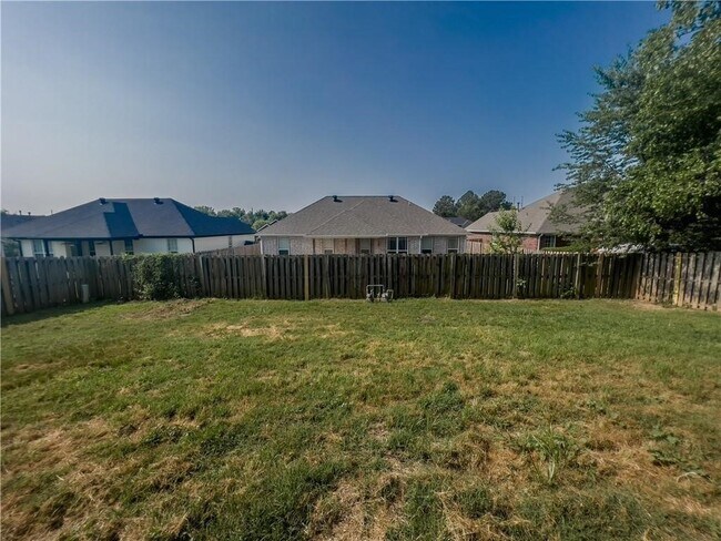 Building Photo - 3203 SW Camden Dr