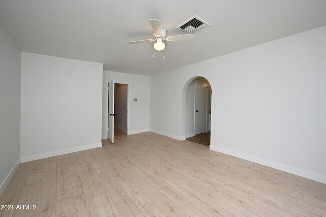 Building Photo - 7301 W Canterbury Dr