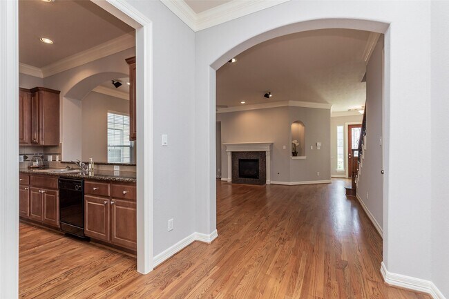 Building Photo - 10126 Holly Chase Dr