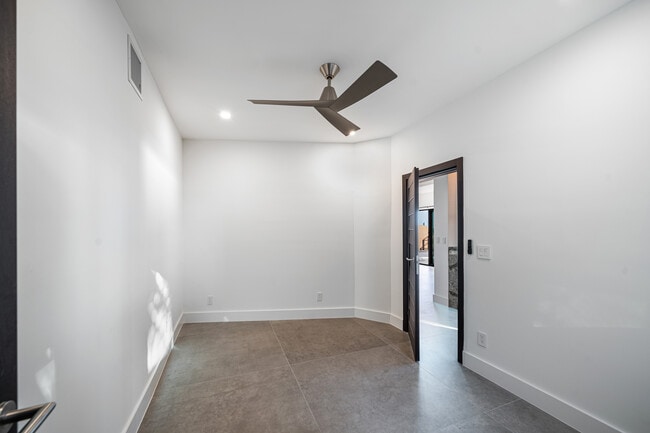 Building Photo - 1351 Bay Terrace