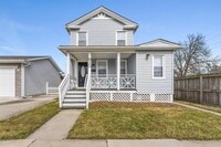 Building Photo - 810 Plum St