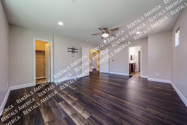 Building Photo - 886 S Brewer Dr