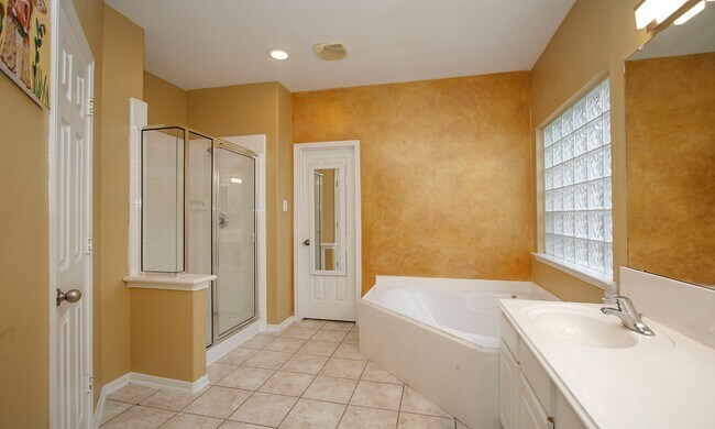 Building Photo - 16706 Mallory Bridge Dr