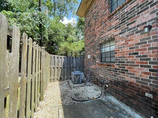 Building Photo - 1724 Brightside Dr