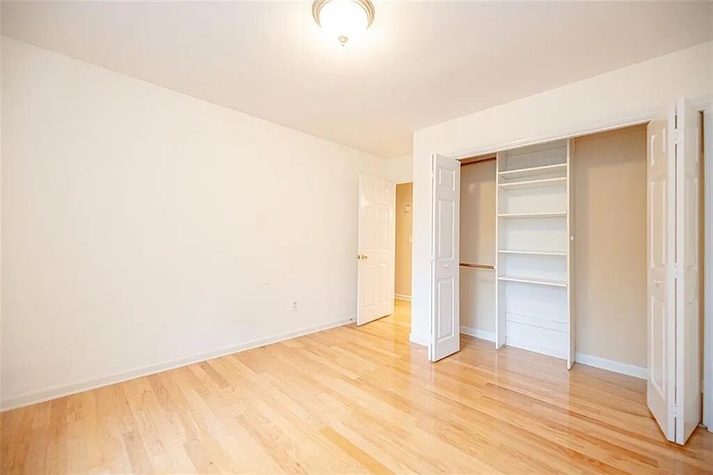 Building Photo - Room in Townhome on Cooper Lake Dr SE