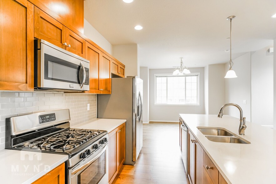 Building Photo - 13518 SW Beach Plum Terrace