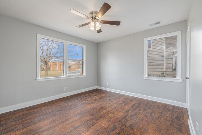 Building Photo - 701 9th Ave S