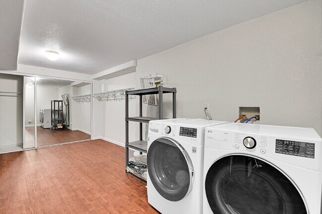 Building Photo - $2,900.00 4 bed, 3 bath, located in Aurora...