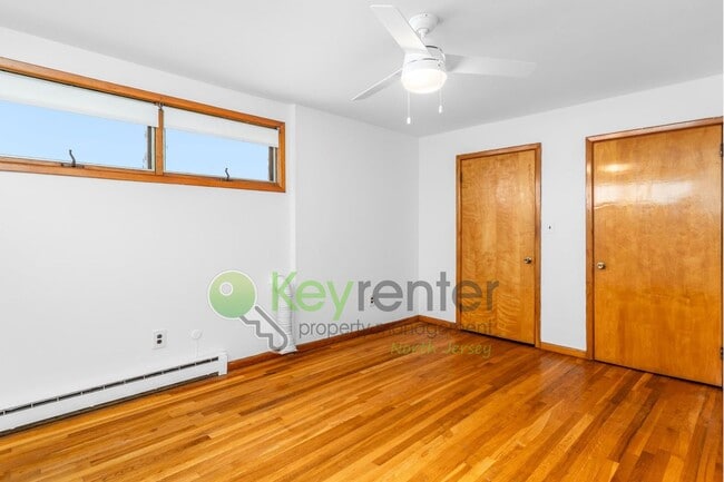 Building Photo - 1-Bed Apartment with Hardwood Floors, In-U...
