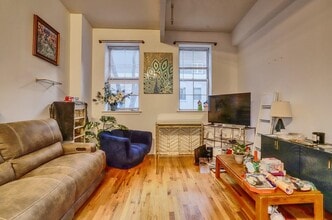 Building Photo - 1034 Clinton St