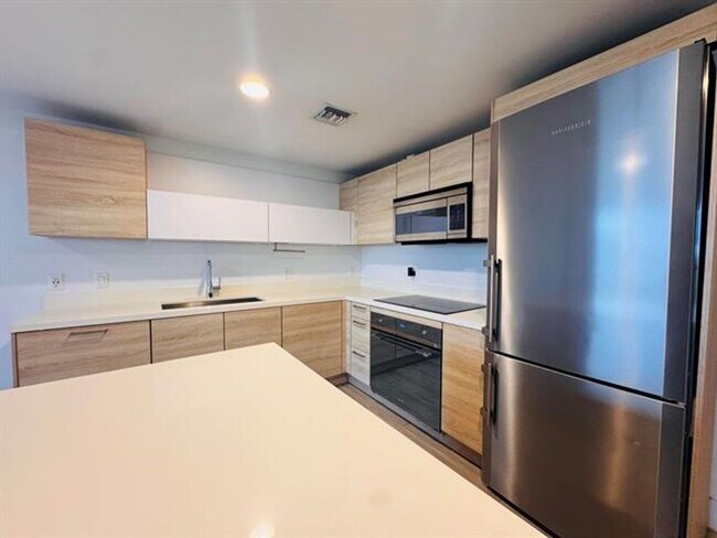 Building Photo - 16385 Biscayne Blvd