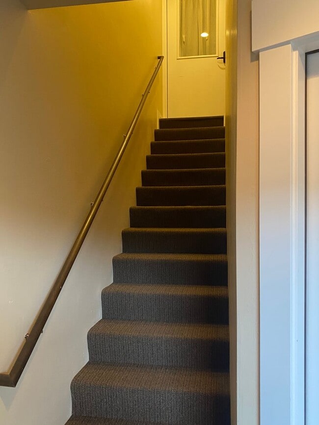 Building Photo - Fully Furnished Cozy Unit in Four Corners!