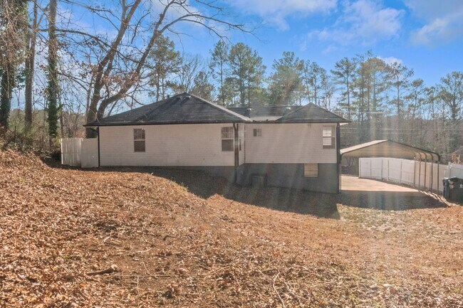Building Photo - WELCOME HOME!