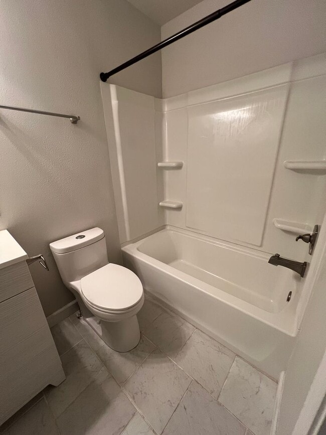 Building Photo - Remodeled Townhouse with Garage