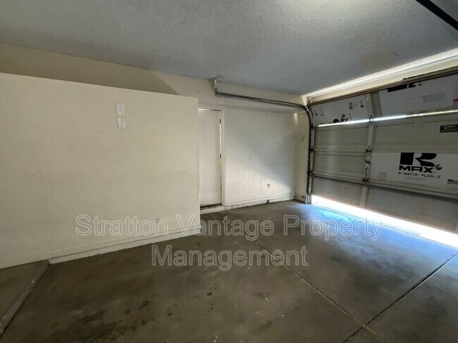 Building Photo - 441 S Maple