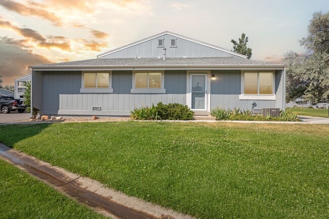 Building Photo - Beautifully Renovated 3bed / 2bath in PRIM...