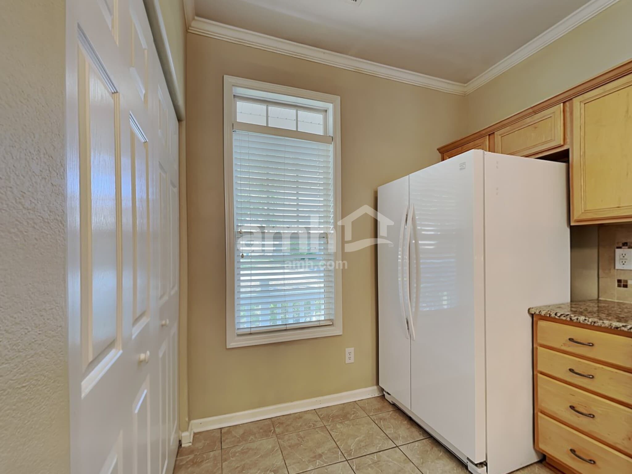 Building Photo - 152 Town Park Dr