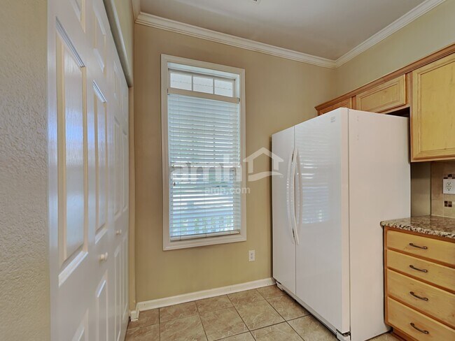 Building Photo - 152 Town Park Dr