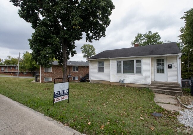 Building Photo - 4 Bed 2 Bath House on East Campus