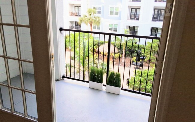 Building Photo - Beautiful 1/1 Pool View Condo x Rent @ The...