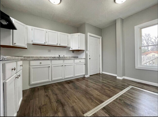 Building Photo - Beautiful 2 bed 1 Bath Home!