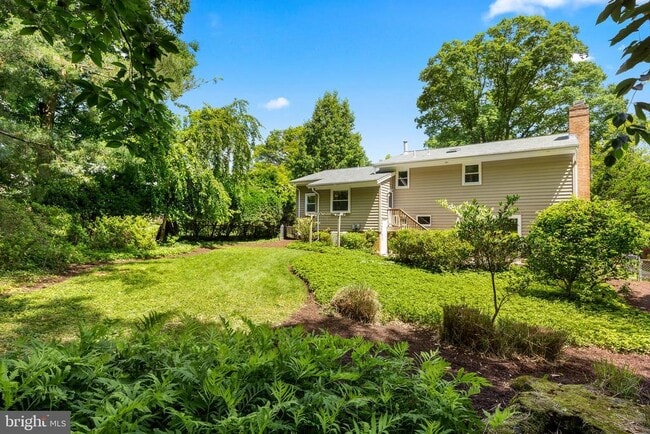 Building Photo - 1222 Noyes Dr
