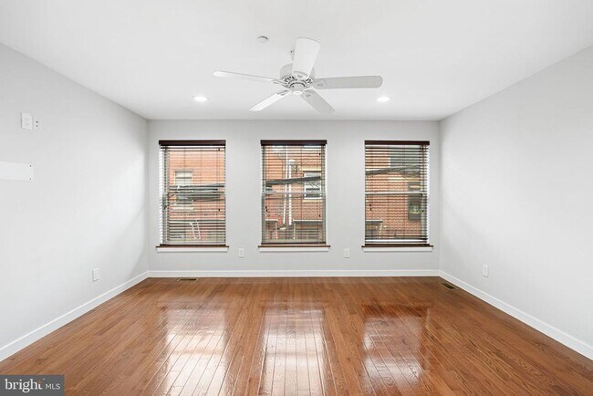 Building Photo - 444 Poplar St