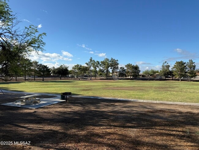 Building Photo - 2560 W Tenbrook Way
