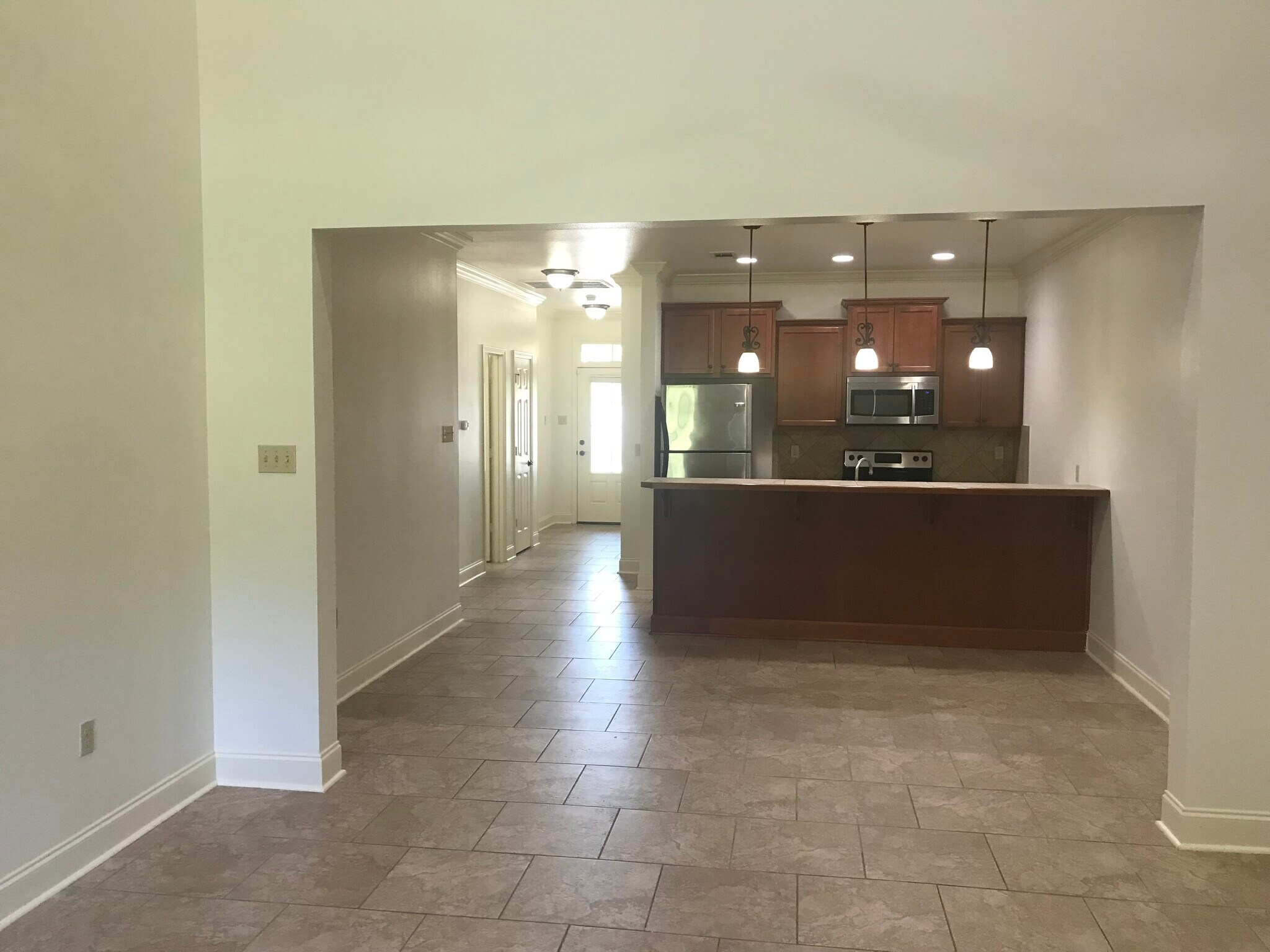 Living Room looking to kitchen - 37150 Woodgate Ave