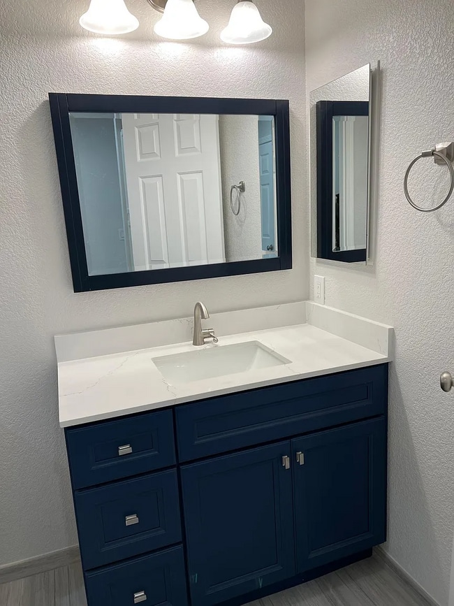 Building Photo - 1bed/1bath condo with patio.