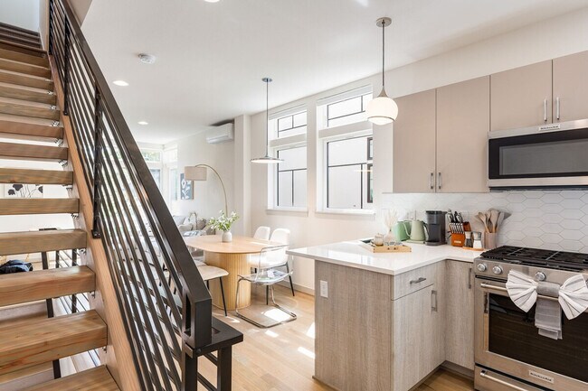 Building Photo - 2114 3rd Ave N