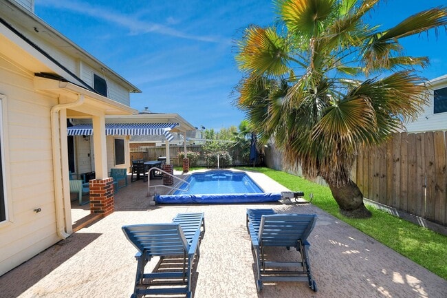 Building Photo - 12711 Laurel Bank Way