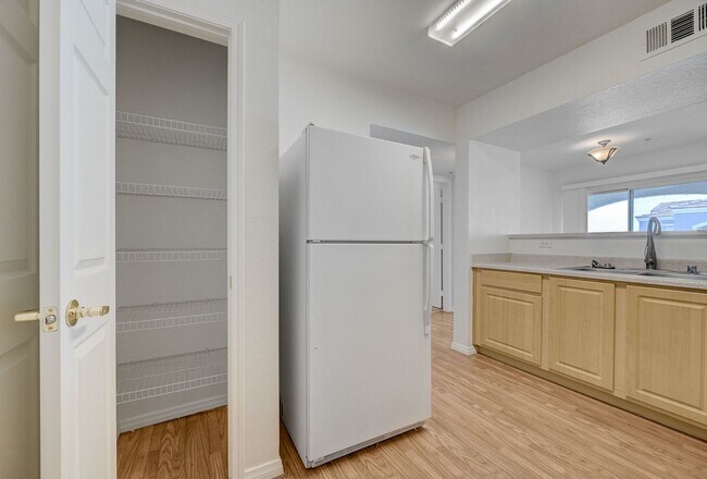 Building Photo - LOCATION! LOCATION! LOCATION! Move-in ready 2-bedroom condo in Centennial Hills!