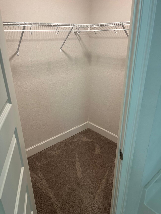 Building Photo - "Spacious 4-Bedroom Home in Mulberry's Heritage Park - 2 Full Baths & 2,211 Sq. Ft. of Comfort!"