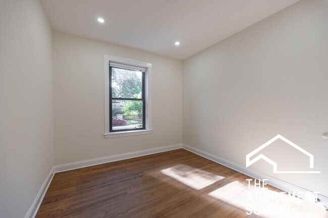 Building Photo - 4636 N Hamilton Ave